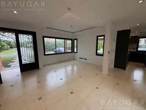 Casa en Venta con 4 cocheras