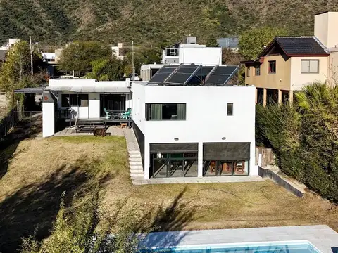 Casa 6 ambientes con 3 baños