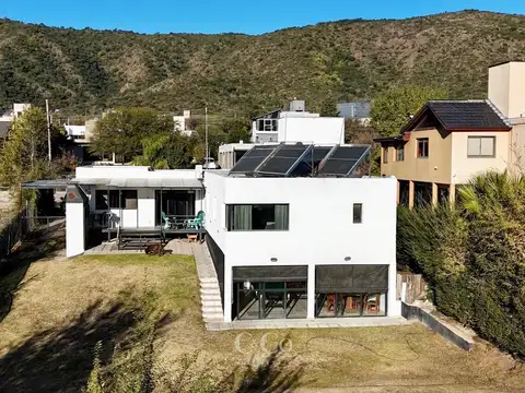 Casa 6 ambientes con 3 baños