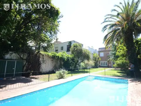 Casa en Bajo Belgrano. Jardin. Lote propio. venta y /o alquiler