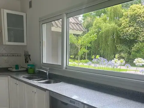 Casa en venta - 3 Dormitorios 3 Baños - Merlo