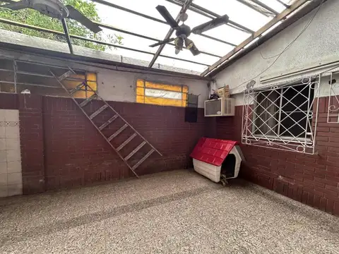 Casa 5 ambientes con 1 baño