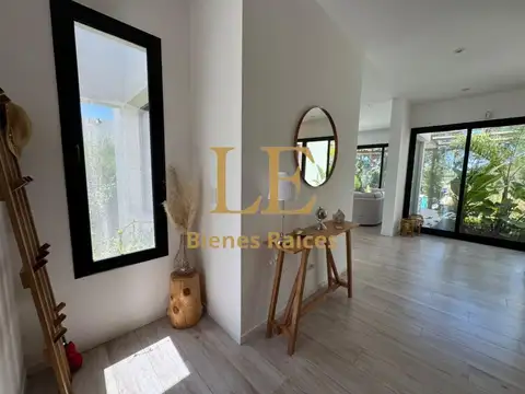 Casa 5 ambientes con 4 baños