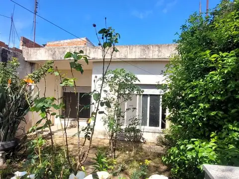 CASA 4 AMBIENTES SOURIGUES LA PLATA