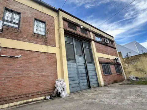 GALPÓN | 4 AMBIENTES | DOBLE INGRESO ALTURA | ZONA INDUSTRIAL | COCHERA | ITUZAINGÓ NORTE