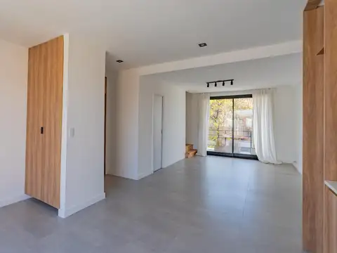 Depto Tipo Casa en Venta en La Perla Sur, USD 129.900