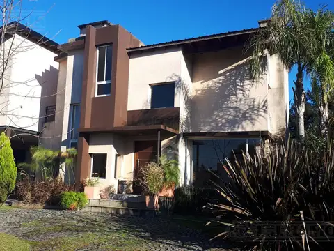 Casa en Alquiler Temporal con 1 cochera