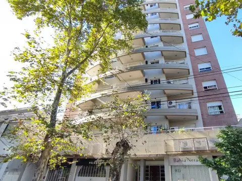 Departamento 3 ambientes al contrafrente con cochera cubierta