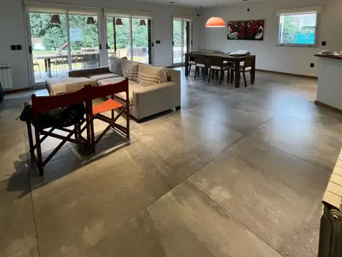 Casa en Venta con 4 cocheras