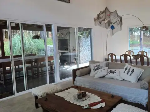Casa 5 ambientes con 2 baños