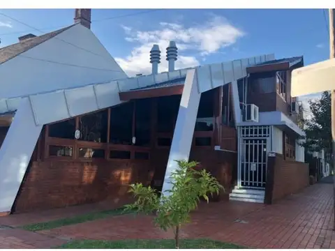 Vendo Lujosa  Casa Con Diseño De  Arquitectura Premiada HAEDO B.GUEMES
