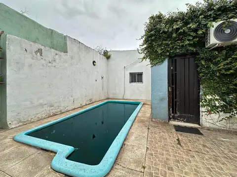 VENTA - Casa 2 dormitorios en Villa Gobernador Galvez
