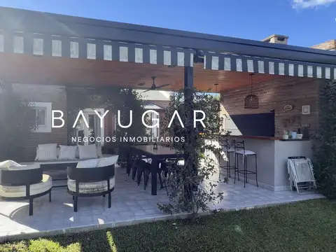 Casa en Venta con 4 cocheras