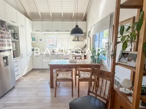 Casa 4 ambientes con 2 baños