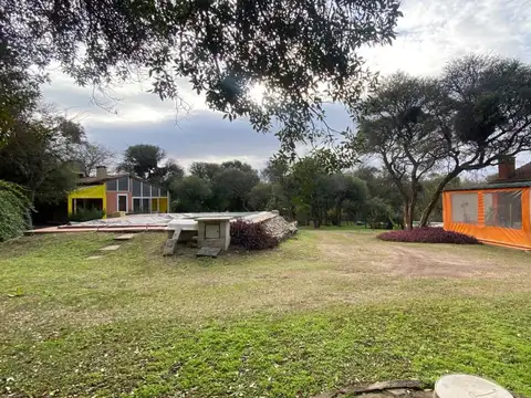 VENTA 3 CASAS CON 2 PILETA VERTIENTES DE LA GRANJA