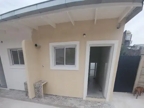 Depto Tipo Casa en Alquiler con 1 cocheras