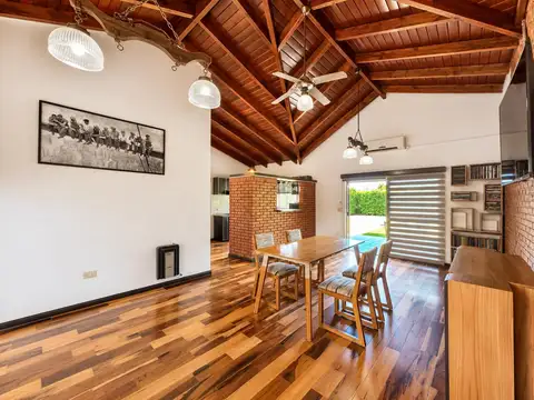 Casa en Venta con 2 cocheras