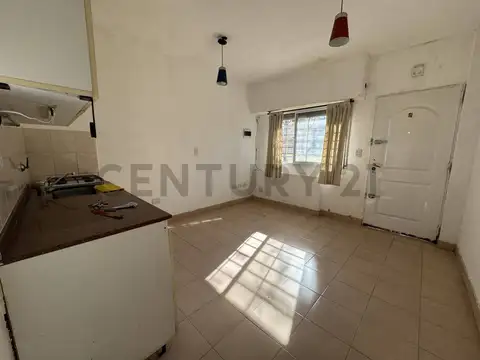 VENTA DEPARTAMENTO DOS AMBIENTES CON PARRILLA Y PATIO EN SANTOS LUGARES