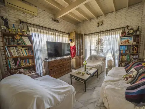 Casa en Alquiler con 3 cocheras