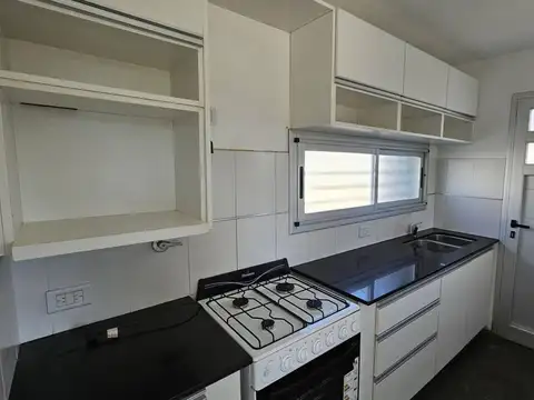 Casa en Alquiler - 2 Dormitorios 2 Baños - 160mts - La Plata
