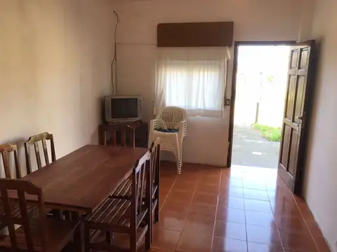 CASA DIVIDIDA EN 4 DEPARTAMENTOS Y GARAGE CON LOTE PROPIO DE 350 MTS!