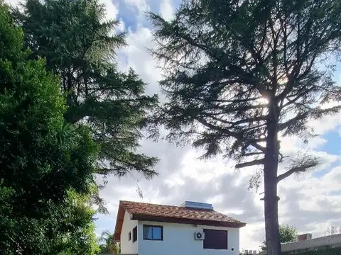 Casa 4 ambientes con 5 baños