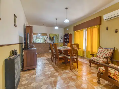 Venta Casa 3 ambientes, pileta/parque 500 mtr