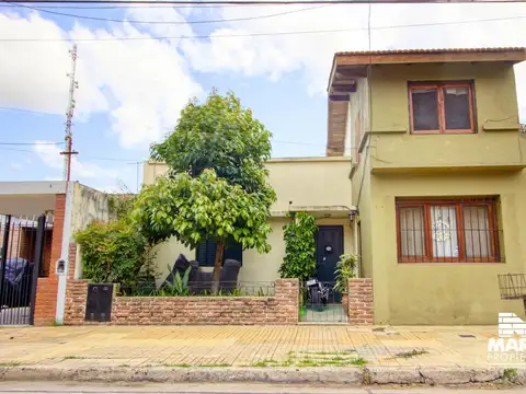 Casa en venta en Martínez, 3 ambientes, ideal para refaccionar/ampliación. Lote 171 m2.