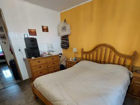 TIPO CASA 3 AMBIENTES FRENTE CON GARAGE - PATIO CON PARRILLA - JARDIN - SIN EXPENSAS -