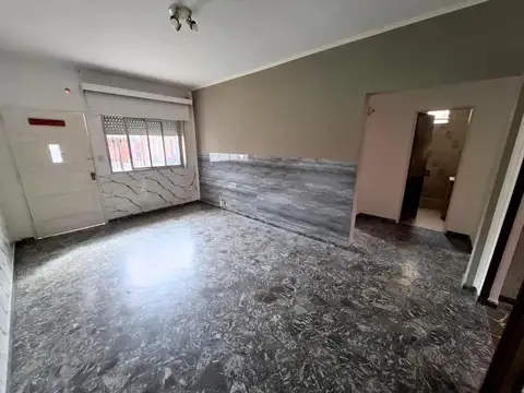 Depto Tipo Casa en Alquiler con 1 cocheras