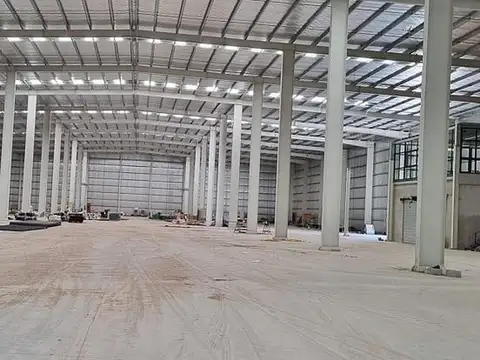 Excelente deposito en Moreno en Parque Industrial sobre ruta 25.