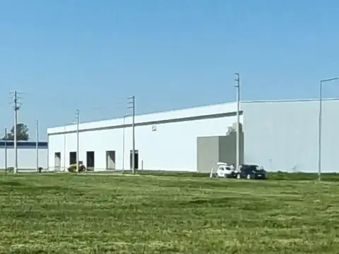 Excelente deposito en Moreno en Parque Industrial sobre ruta 25.