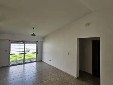 Casa en Alquiler con 1 cochera