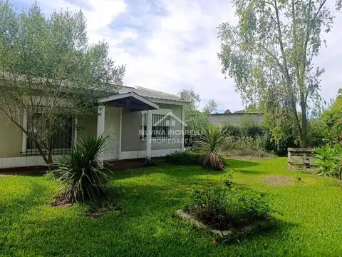 Venta- Casa - sobre calle principal -  toma permuta - Parque Sakura -
