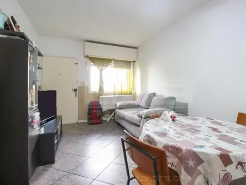 America al 2300 esquina Padre Acevedo