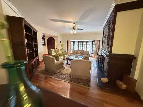 Casa en Venta con 3 cocheras