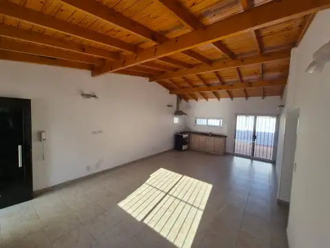 Depto Tipo Casa en Alquiler de 3 ambientes