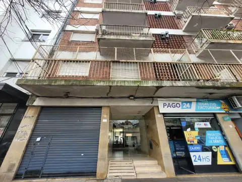 "APTO CRÉDITO HIPOTECARIO" Departamento 2 ambientes al frente. Cocina independiente y lavadero.