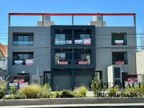 VENTA COCHERA CUBIERTA BANFIELD, AV. H.YRIGOYEN Y LARROQUE.