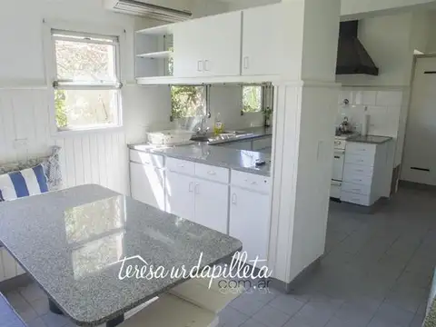 Casa sobre terreno de 1755.00 m² en venta - Teresa Urdapilleta Propiedades