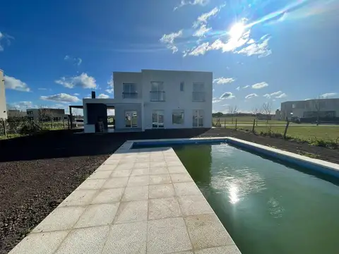 CASA A ESTRENAR EN CANTON GOLF