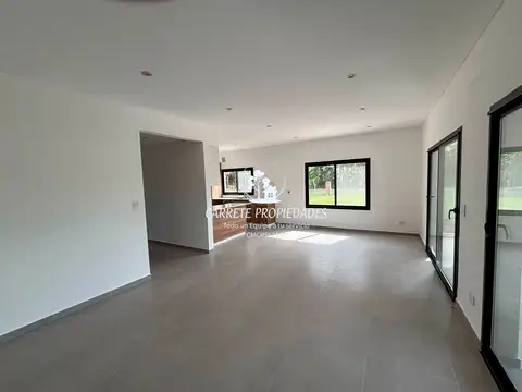 Casa en venta de 4 amb. Financiación. Con fondo a Verde. Santa Sofia. Pilar 100
