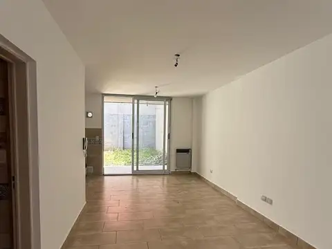 VENTA MONOAMBIENTE CON JARDÍN EN PATERNAL