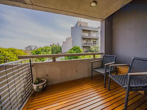 Impecable piso de 3 ambientes con balcón aterrazado al frente con vista abierta