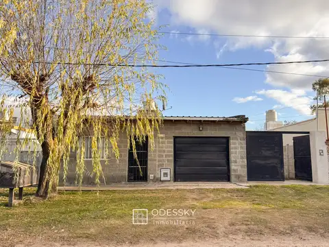 Cañuelas- 3 propiedades en un mismo lote- Ideal para vivir y obtener renta.