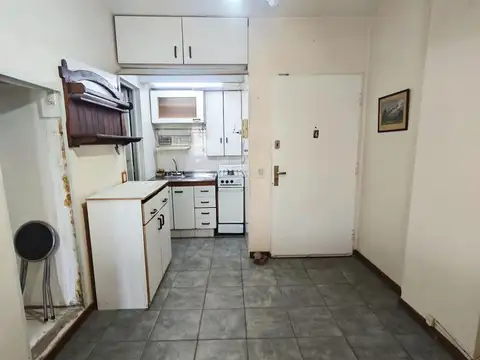 Monoambiente dividido con balcón cerrado y vista abierta