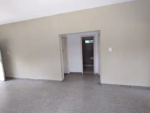 Casa 4 ambientes con 1 baño