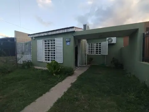 Casa en alquiler 2 dormitorios Barrio Los Olmos