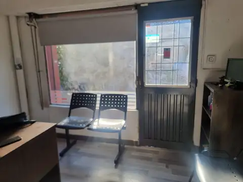 Casa 6 ambientes con 2 baños