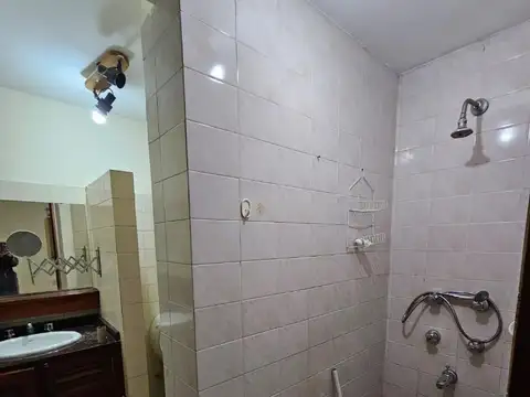 Depto Tipo Casa en Alquiler en Banfield, $ 600.000